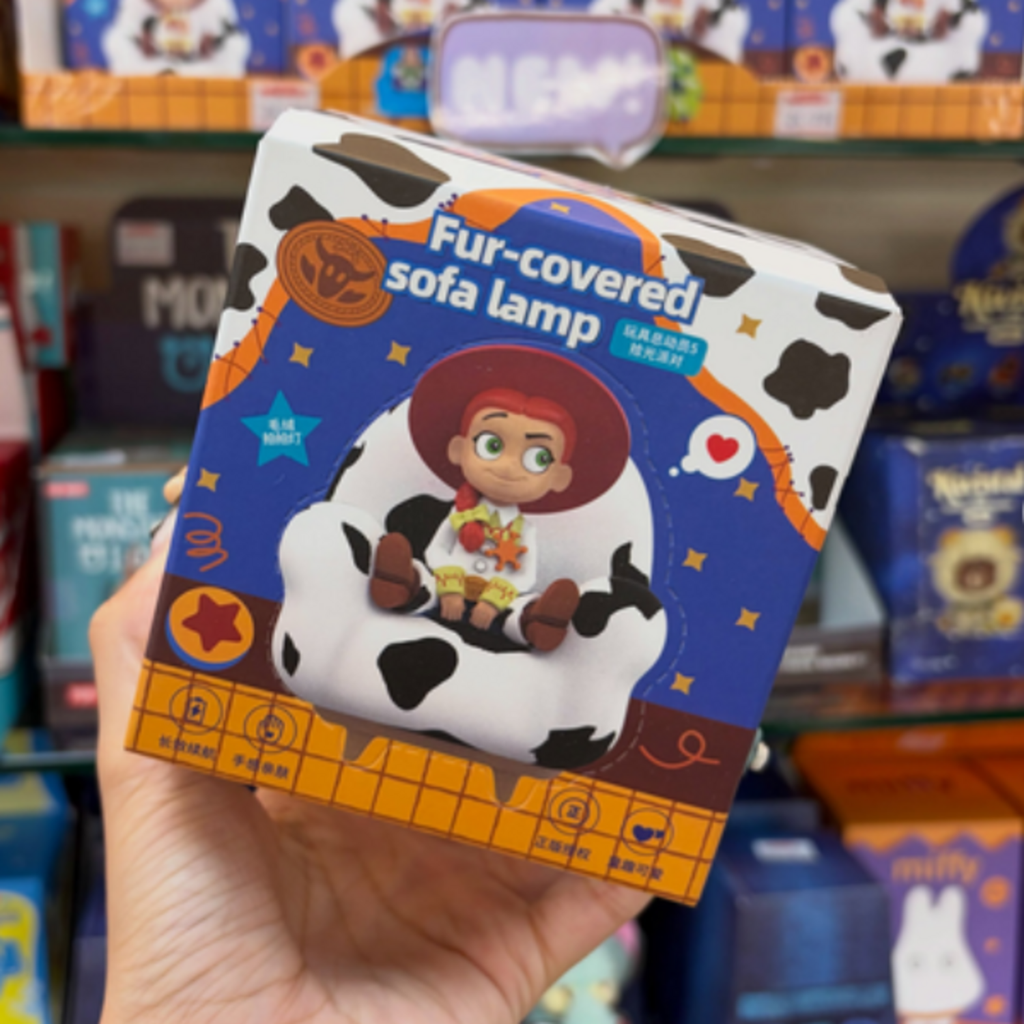 (Toy Story 5 Fur-Covered Sofa Lamp Blind Box Set) القطعه بسعر ١٠ دينار